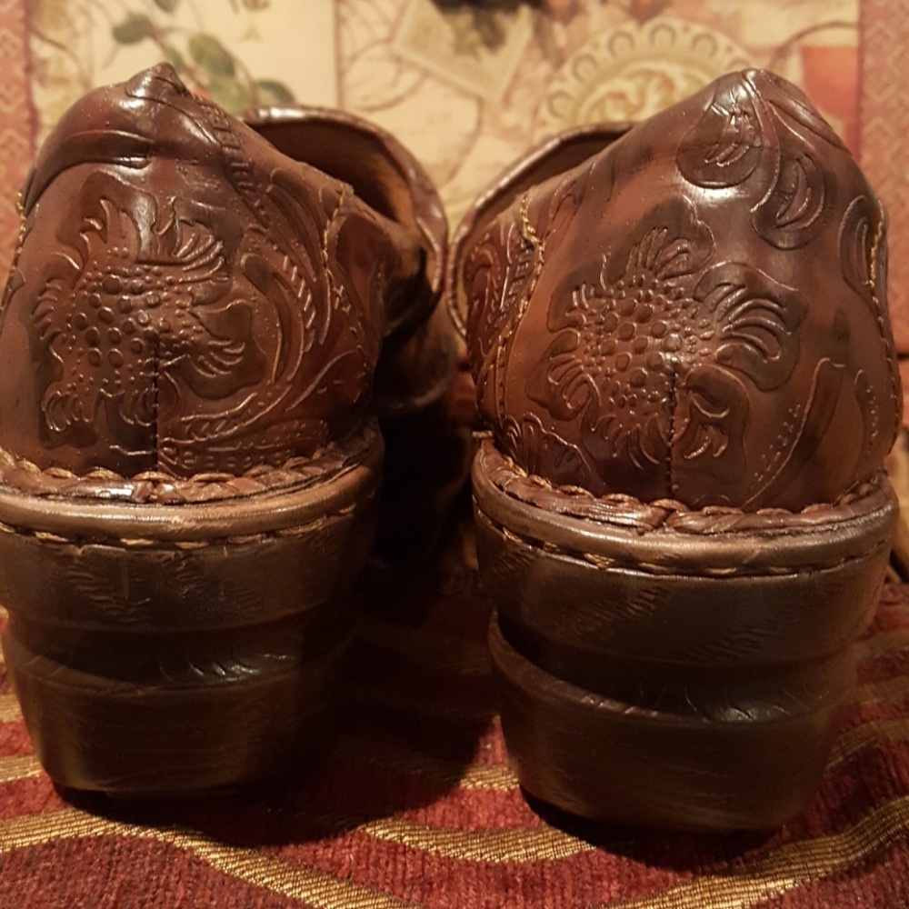 NWOT b.o.c. Clogs - Picture 4 of 6